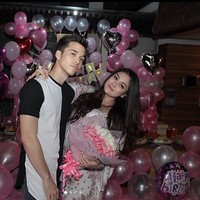 Air mata wanita yang bernama lengkap Celine Evangelista Monika Maureen Ricci itu terus mengalir mengungkap kondisi rumah tangganya dengan Stefan William saat ini. Celine Evangelista membenarkan pernikahannya dalam proses cerai. Foto: Dok. Instagram/stefannwilliam