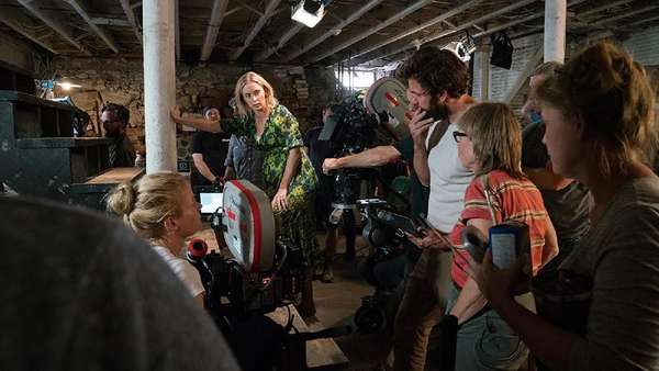 Sstt...Teror dalam Hening di A Quiet Place Sstt...Teror dalam Hening di A Quiet Place