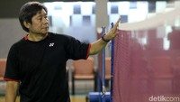 Herry bukan orang baru di pelatnas. Dia pelatih pelatnas pratama sejak 1993.