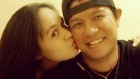 Namun Caca mengaku masih istri Andika karena vokalis yang dikenal dengan nama Babang Tamvan itu belum mengucap ikrar talak. (Dok. Instagram/maesaandika)
