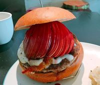 Wouw! Begini Jadinya Kalau Pizza Ditumpuk di Atas Burger!