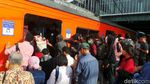 Padatnya Stasiun Duri Pagi Ini yang Bikin Merinding