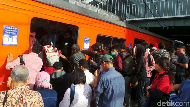 Dear Pak Menhub, Ini Lho Masalah di Stasiun Duri