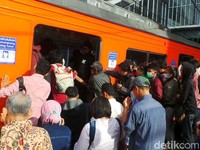 Dear Pak Menhub, Ini Lho Masalah di Stasiun Duri