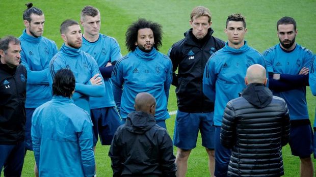 Zinedine Zidane mampu membuat pemain bintang Real Madrid tunduk kepadanya.