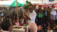 Idrus Marham menemui korban kebakaran Taman Kota, Jakarta Barat, Selasa (3/4/2018) (Foto: Arief Ikhsanudin-detikcom)