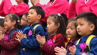 Suasana tahun ajaran baru siswa di Korea Utara