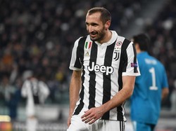 Bek tengah Juventus dan Timnas Italia, Giorgio Chiellini, jadi kandidat bek terbaik di tim FIFPro XI. Penilaian itu diberikan untuk performa pada periode 3 Juli 2017-15 Juli 2018 (Michael Regan/Getty Images)