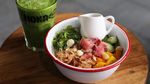 Menikmati Lezat Sehat Power Bowl dan Salad di Kafe Gaya Hipster