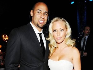Emosional, Kendra Wilkinson Ungkapkan Kesedihannya Cerai dari Suami