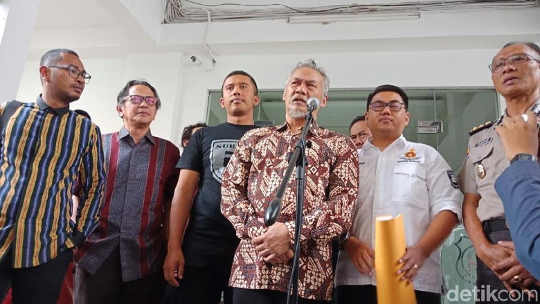 Polisi Limpahkan Tio Pakusadewo ke Kejari Jaksel Polisi Limpahkan Tio Pakusadewo ke Kejari Jaksel