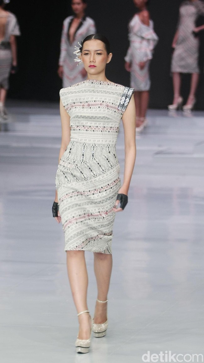 Ivan Gunawan rilis koleksi busana dari kain ulos dalam fashion show bertema Great Toba di Indoneia Fashion Week 2018, Jakarta Convention Center, Jakarta. Rabu [28/03/2018]. [Foto: Mohammad Abduh/Wolipop]