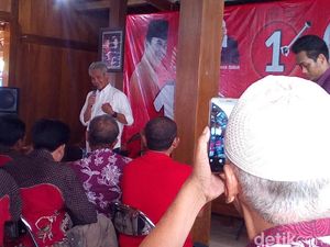 Ketemu Petani di Grobogan, Ganjar Bicara Kartu Tani dan Pupuk