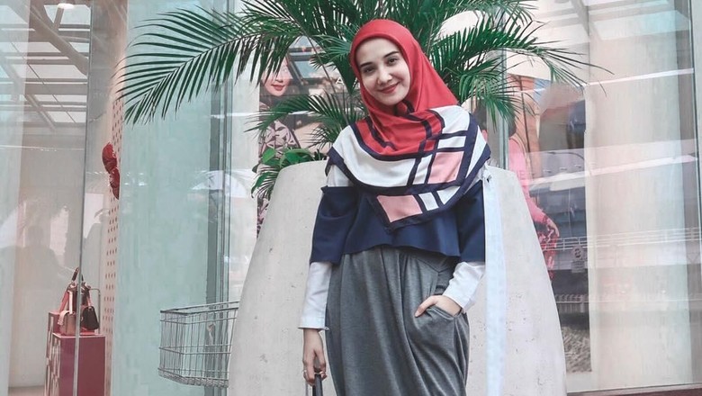Lima Tahun Berhijab, Zaskia Sungkar Jadikan Masa Lalu Spion Lima Tahun Berhijab, Zaskia Sungkar Jadikan Masa Lalu Spion