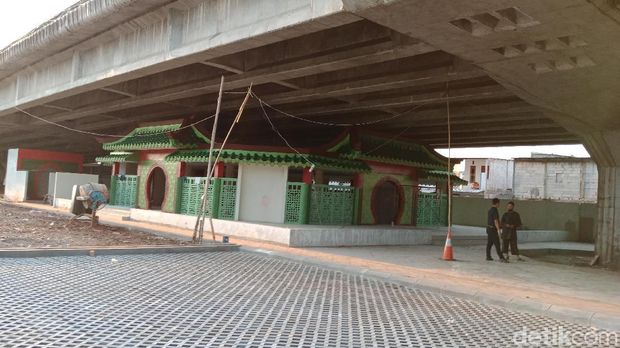 Musala Cantik di Kolong Tol Papanggo Jakut