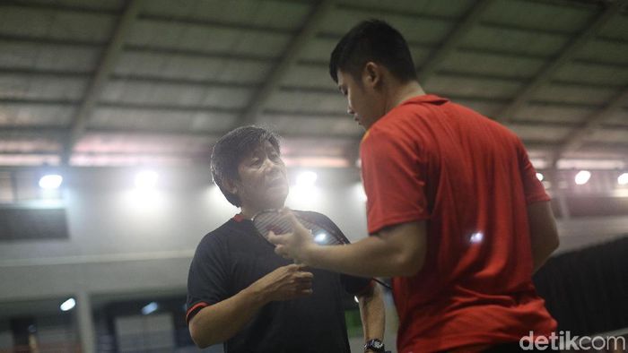 Herry Iman Pierngadi menjelaskan duduk persoalan Wahyu Nayaka dalam daftar klub di liga Malaysia. (Grandyos Zafna/detikSport) Herry Iman Pierngadi menjelaskan duduk persoalan Wahyu Nayaka dalam daftar klub di liga Malaysia. (Grandyos Zafna/detikSport)