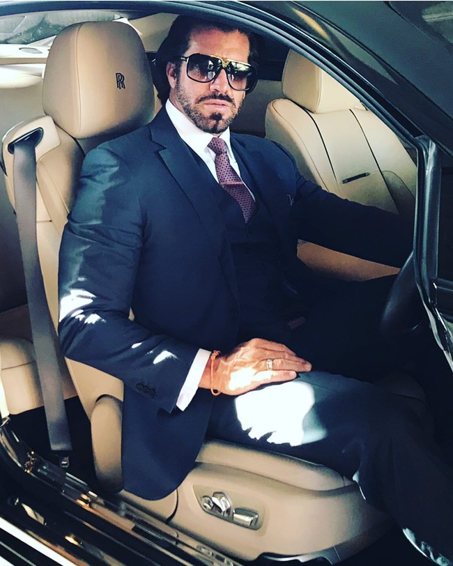 Mantan pemain bola dan model itu mengaku dulunya hidup kesusahan dalam mengejar karier. Ketika sudah sukses, Travers tampak ingin benar-benar menikmati kehidupannya. Foto: dok. Instagram