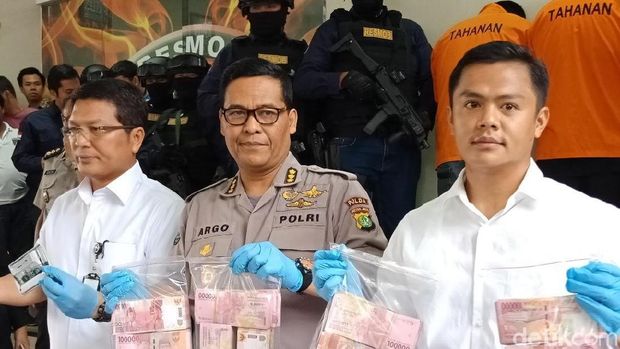  Polda Metro Jaya merilis kasus pembobolan ATM dengan modus skimming, Selasa (3/4/2018)