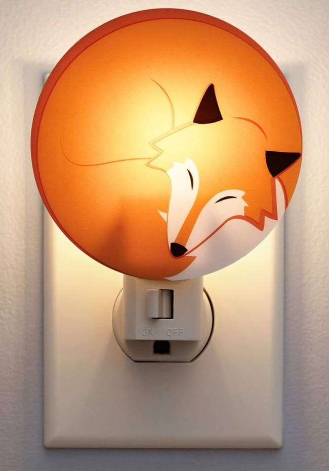 Lampu berbentuk panda merah ini juga terlalu lucu untuk dilewatkan. Item ini dijual seharga Rp 130 ribuan. Foto: Modclothuga