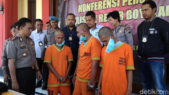 Polisi Gadungan Rampas Ponsel dan Motor di Tol Solo-Kertosono