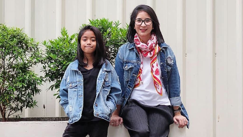 Alasan Novita Angie Tak Setuju Anak Terjun ke Dunia Entertainment Alasan Novita Angie Tak Setuju Anak Terjun ke Dunia Entertainment
