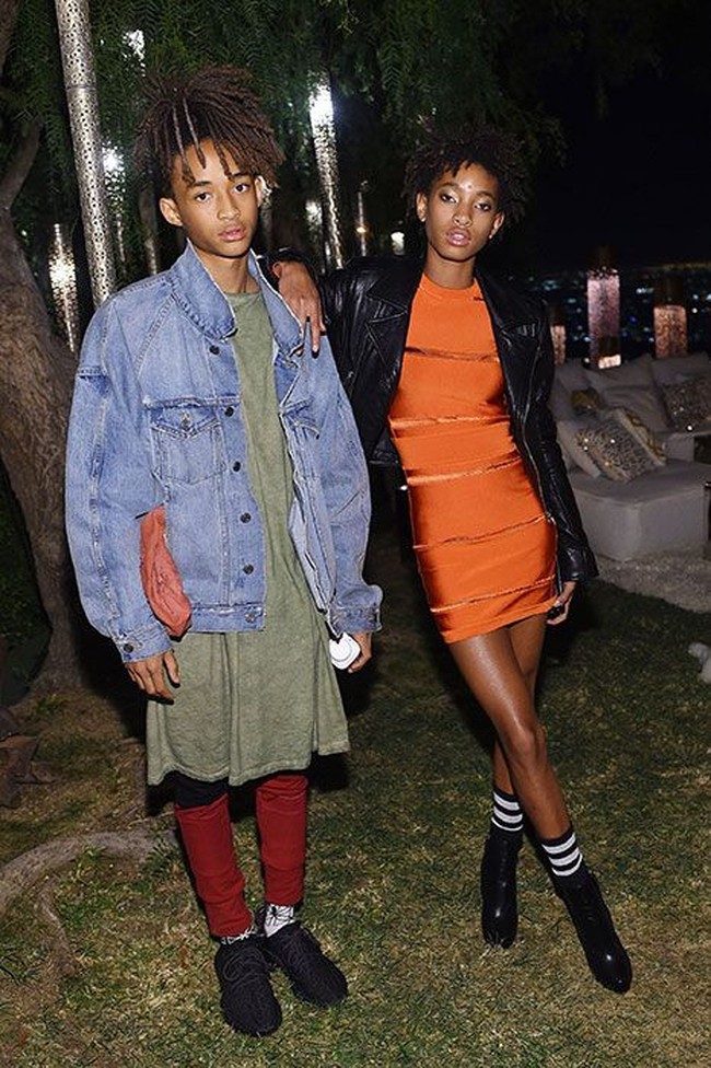 Jaden Smith adalah salah satu artis pria yang suka pakai baju wanita. Anak sulung aktor Will Smith ini pun sering kali terlihat mengenakan busana feminin, seperti rok hingga dress. Foto: ist.