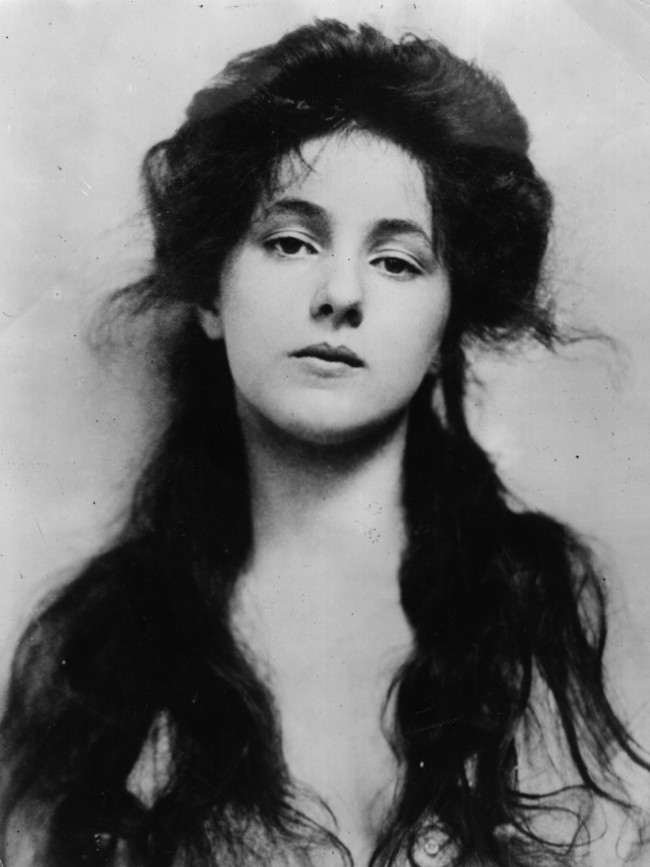 Di awal abad 20, Evelyn Nesbit adalah gadis pujaan Amerika yang wajahnya adalah keberuntungannya dan kehidupannya merefleksikan era yang penuh perjuangan, perjuangan, dan malapetaka, tulis Paula Uruburu, penulis buku biografi Evelyn, dalam bukunya, seperti dikutip BBC. (Foto: Hulton Archive/Getty Images)