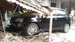 Akibat Salah Injak Pedal, Rumah Ini Hancur