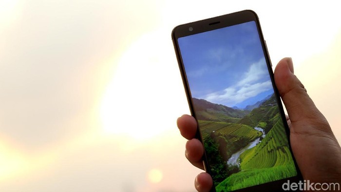 Zenfone 4 Max Plus. Foto: Muhammad Ridho Zenfone 4 Max Plus. Foto: Muhammad Ridho