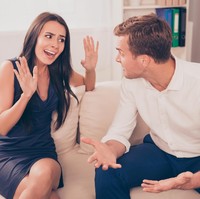 Kekerasan yang dialami pria tidak melulu secara fisik, tapi lebih sering menyerang mental. Untuk mengangkat perhatian tentang kekerasan yang juga bisa dialami pria, muncul hashtag #maybeshedoesnthityou yang kini trending di Twitter. Foto: Thinkstock