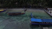 Dari Jakarta, perjalanan ke Pahawang dimulai dengan menaiki bus ke Pelabuhan Merak. Lalu dilanjutkan dengan menaiki kapal ferry menyeberang ke Pelabuhan Bakauheni (Didik Dwi/detikTravel)