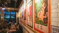 Desain kafe nya juga menarik, menggabungkan ilustrasi unik dari desainer lokal di Beijing. Cocok sebagai tempat untuk berfoto bersama. Foto: Istimewa