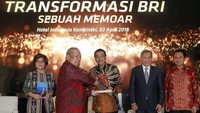 Selain peluncuran buku, BRI meluncurkan layanan chatbot SABRINA, platform e-commerce Indonesia Mall serta memoles tampilan laman resmi korporat. SABRINA (Smart BRI New Assistant) merupakan virtual assistant chat yang dihadirkan sebagai sebuah terobosan baru untuk memenuhi kebutuhan nasabah melalui layanan yang cepat, akurat, aman, dan nyaman. Foto: dok. BRI