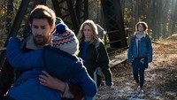 Selain menyutradarai, John Krasinski juga berperan sebagai Lee Abbott, kepala keluarga yang menjaga istri dan kedua anaknya agar tetap selamat. Dok. Jonny Cournoyer/Paramount Pictures.