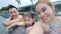 Aktris berusia 34 tahun itupun kerap menikmati momen-momen liburan bersama suami dan buah hatinya. (Dok. Instagram/windaviska)