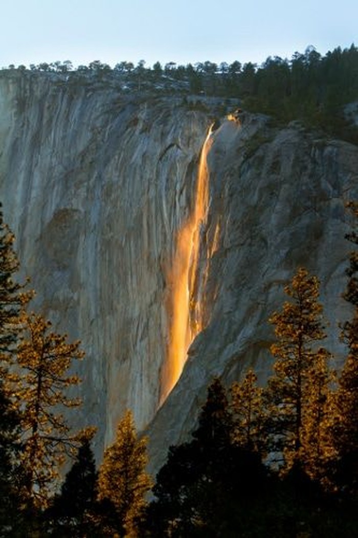 Air Terjun Api di Amerika