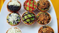 Arumi mempromosikan martabak imut dari Kelutan Trenggalek, Kabupaten dimana sang suami menjadi Bupati. Martabak imut ini diberi topping kacang, meisjes, keju dan aneka selai. Foto: Instagram arumi_arumi_94
