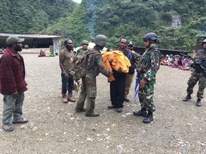 Baku Tembak di Papua, TNI Selamatkan Bayi yang Ditinggal KKSB