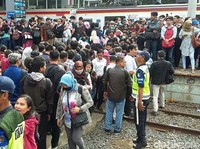 Dear Pak Menhub, Ini Lho Masalah di Stasiun Duri