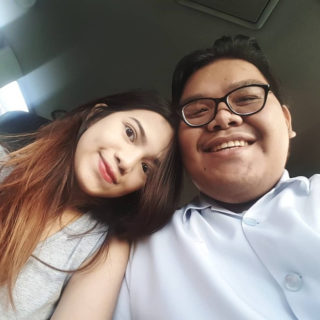 Rasanya sakit melihat orang melihat kami secara berbeda, tetapi saya masih bangga dengan pacar saya. Orang-orang yang tidak mengenal kami, harusnya mati karena iri, tambah Abegail.  Foto: Facebook