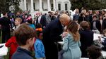 Gaya Trump dan Keluarga Rayakan Paskah di Gedung Putih