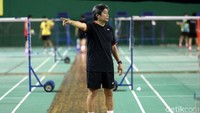 Herry menerima tongkat estafet dari pelatih sebelumnya, Christian Hadinata. Koh Chris, sapaan karib Christian Hadinata, memutuskan untuk mengisi salah satu lini kepengurusan di PP PBSI. Sebagai, ketua bidang pembiaan dan prestasi.