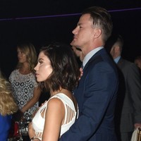 Keromantisan aktor 37 tahun itu ke Jenna kadang sering bikin baper yang melihatnya. Pasti banyak orang tidak menyangka dengan perpisahan mereka.  Foto: dok. Getty Images