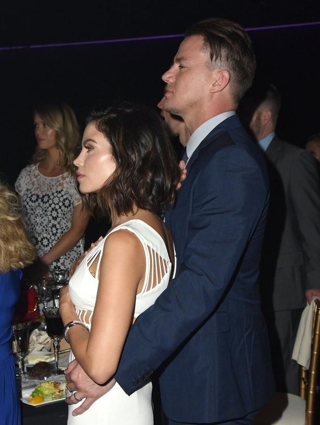 Keromantisan aktor 37 tahun itu ke Jenna kadang sering bikin baper yang melihatnya. Pasti banyak orang tidak menyangka dengan perpisahan mereka.  Foto: dok. Getty Images