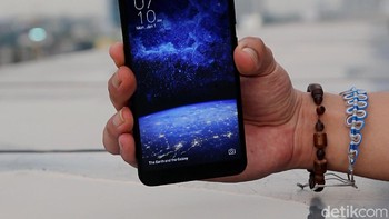 Untuk dapur pacu, ponsel ditenagai dengan hardware berupa prosesor Octa-Core 1.5GHz Cortex-A53 MediaTek MT6750T, GPU Mali-T860MP2, RAM 4 GB dan storage internal 64 GB. Tak lupa sistem operasi Android 7.0 Nougat. Foto: Muhammad Ridho