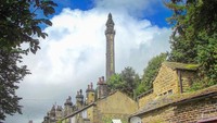 Menara ini berada di sisi barat daya West Yorkshire. Di buat khusus sebagai cerobong asap untuk pabrik pencelupan milik John Wainhouse (johinchliffex/Instagram)