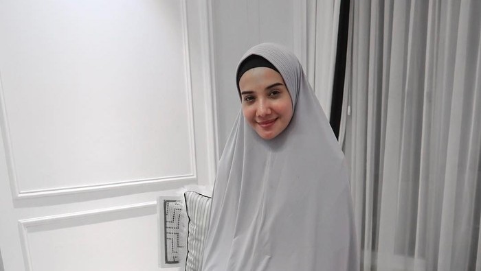 Zaskia Sungkar Terenyuh Lihat Foto Pendukung Beda Agama di Kampanye Prabowo