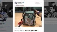Salah satunya Delaney Tarr yang memasang label harga US$ 1,05 dan menunjukkan isi tasnya dengan produk-produk kewanitaan lewat postingan foto via Twitter. Tarr bahkan me-mention Senator Florida Marco Rubio untuk menunjukkan tas barunya itu, sebagai sindiran. Foto: Twitter/@delaneytarr