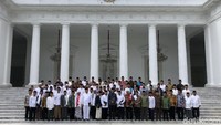 Usai foto bersama, Jokowi mengatakan pertemuan tersebut berkaitan dengan pembahasan keumatan. Terutama yang berkaitan dengan pondok pesantren dan ekonomi umat.