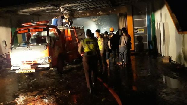 Swalayan Dilalap Jago Merah di Blitar, Kerugian Capai Rp 2,5 M